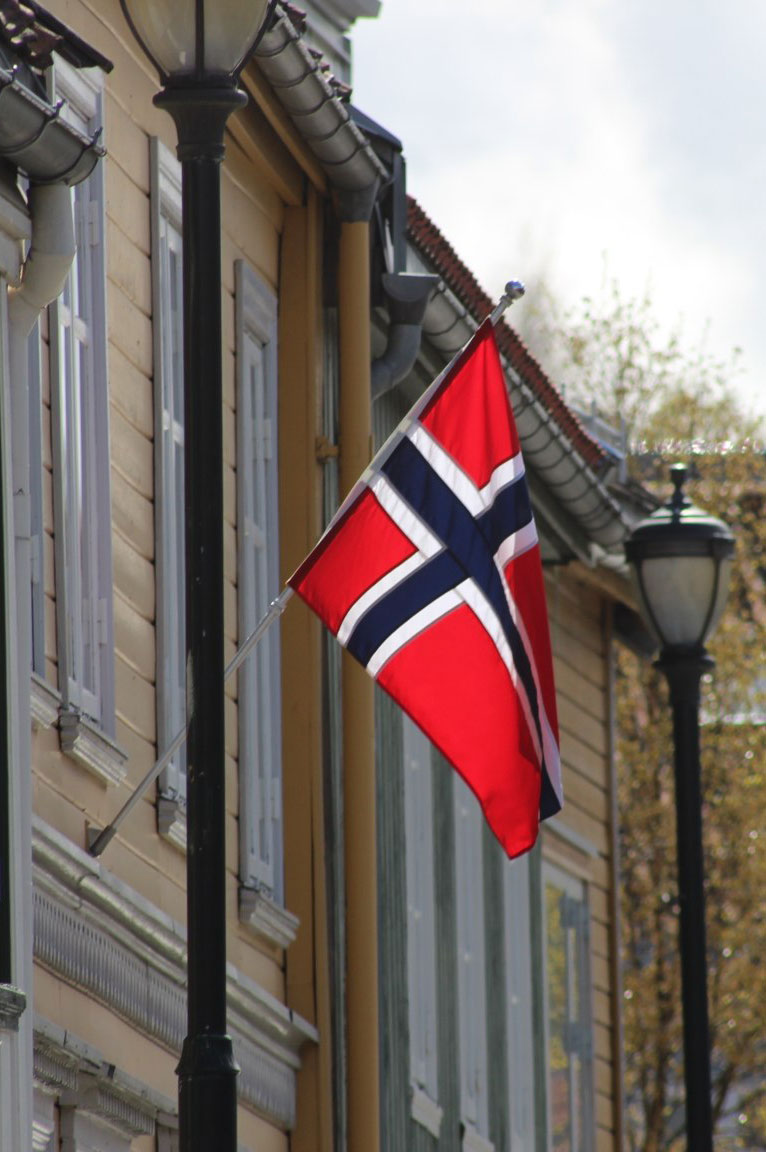 Image: https://perspective-daily.imgix.net/images/articles/flagge-norwegen.jpg?ixlib=imgixjs-3.3.2
